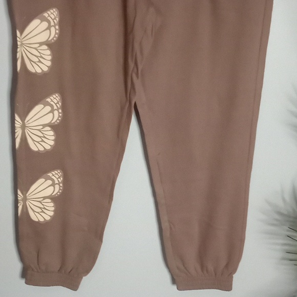 Electric Pink Dream Maker Butterfly Fleece Jogger Sz M NWOT Inseam:27.5 Rise:14" - Picture 2 of 5